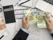 Cenas spiež uz augšu algas, un otrādi