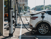 Latvija – līderis elektroauto pieprasījuma kāpumā Baltijā un Polijā