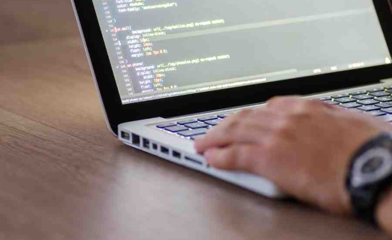 Kā uzņēmumam izvēlēties programmētāju?