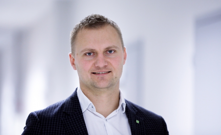 Ar "elkoņiem" par vietu tirgū