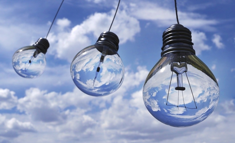 Uzņēmumiem kompensēs elektroenerģijas sistēmas pakalpojumu maksu