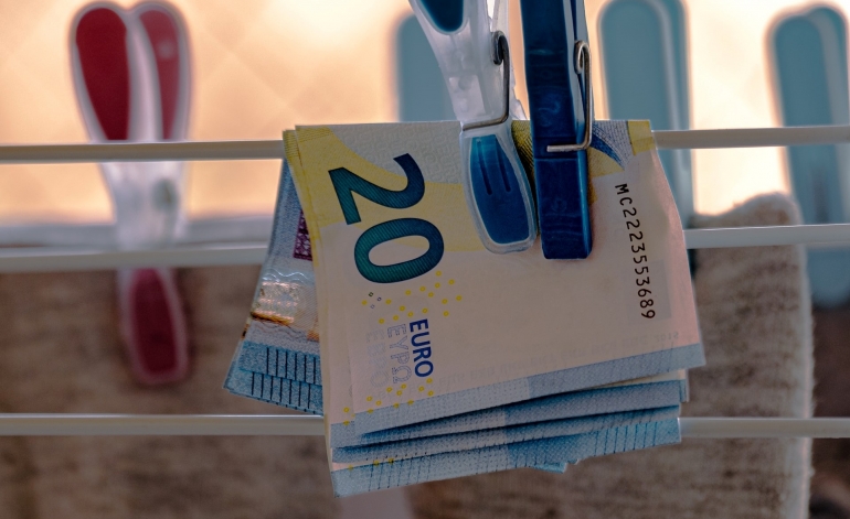 Nākamgad minimālā alga būs 620 eiro