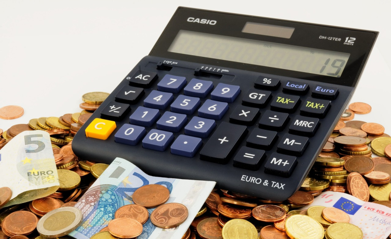 Parādu ļaus piedzīt 10% apmērā no minimālās algas