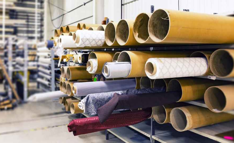 Aprīlī rūpniecības produkcijas apjoms samazinājās par 7,7%