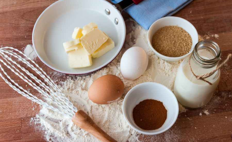 Konkurences padome pēta piena produktu cenas - no svaigpiena līdz veikalu plauktiem