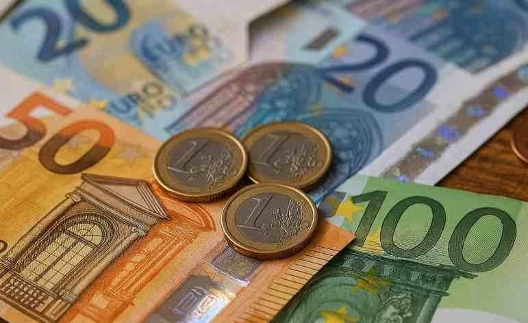 Vidējā bruto alga gada laikā augusi par 7,8% līdz 1835 eiro